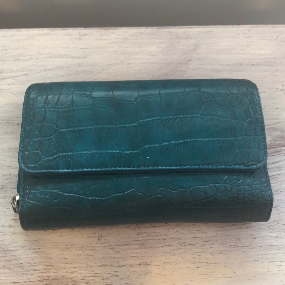 Women’s multi organizational wallet